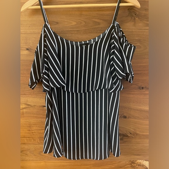 Black & white top - Picture 1 of 4